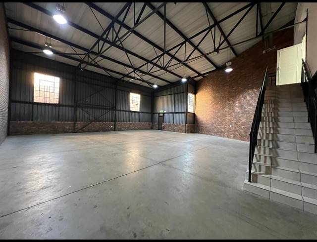 298M² WAREHOUSE TO LET IN OLIVEDALE